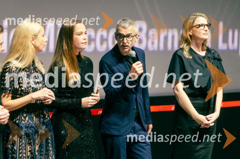  Tjaša  Železnik, igralka;  Lea Cok, igralka;  Aleš Pavlin, Perfo Production;  Bronja Žakelj, pisateljicaBelo se pere na 90, premiera filma v Cineplexxu