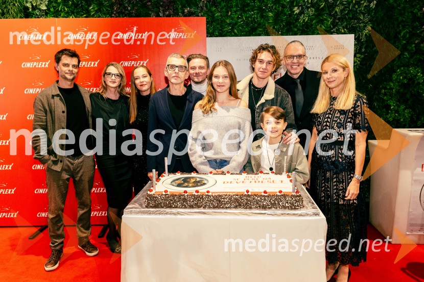  Luca Ciut;  Bronja Žakelj, pisateljica;  Lea Cok, igralka;  Aleš Pavlin, Perfo Production;  Jure Rajšp, igralec;  Mei Rabič, igralka;  Marko  Naberšnik, režiser in scenarist;  Žiga Šorli, igralec;  Jaka  Mehle, igralec;  Tjaša  Železnik, igralkaBelo se pere na 90, premiera filma v Cineplexxu