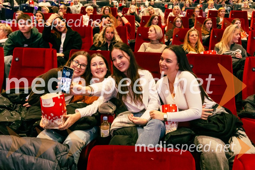 Ladies night, Belo se pere na devetdeset