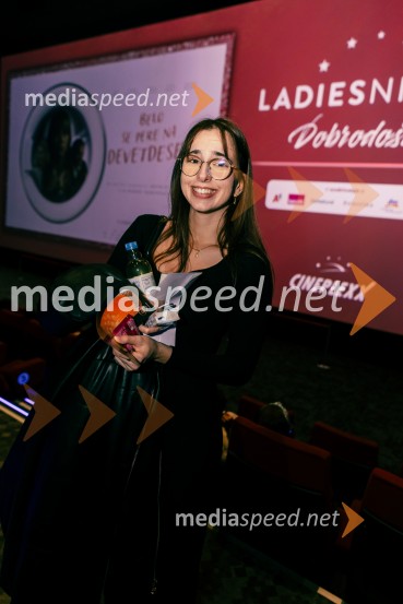 Ladies night, Belo se pere na devetdeset