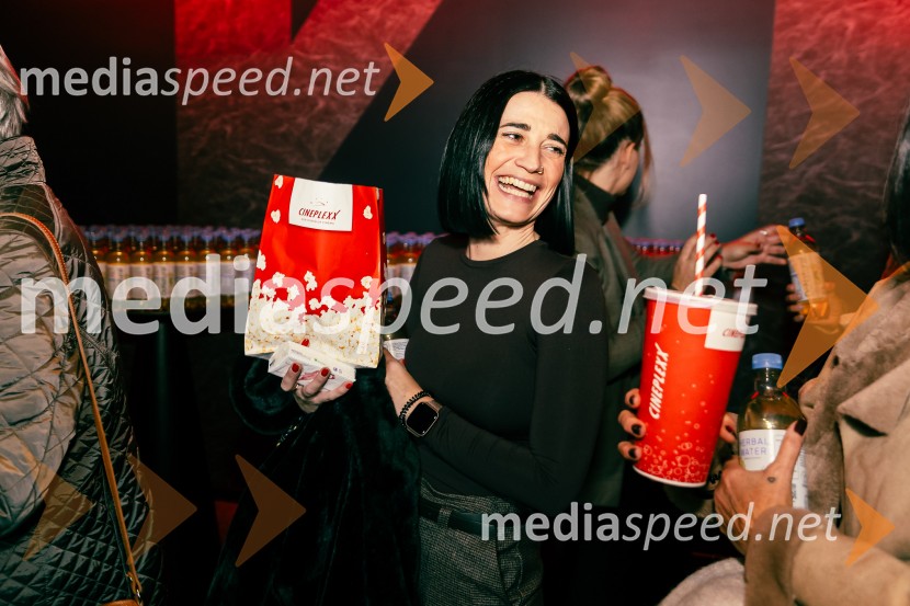 Ladies night, Belo se pere na devetdeset