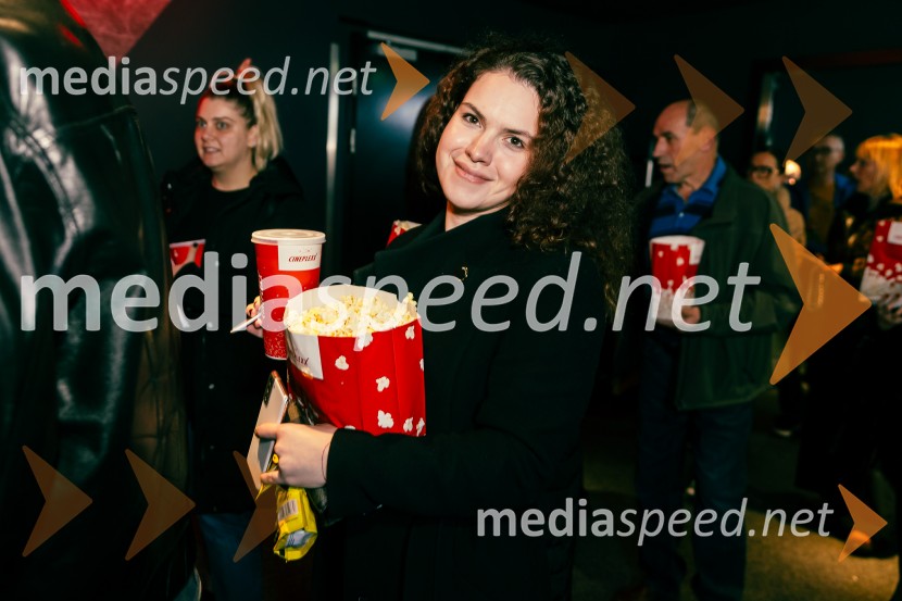 Ladies night, Belo se pere na devetdeset