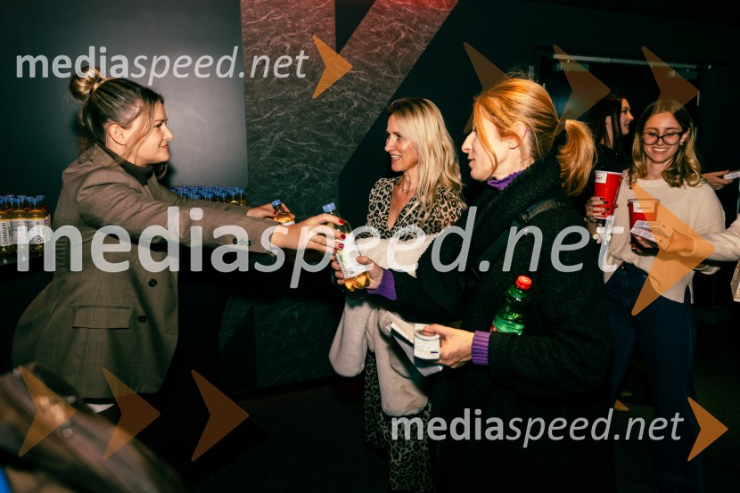 Ladies night, Belo se pere na devetdeset