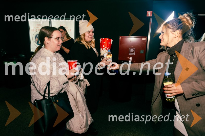 Ladies night, Belo se pere na devetdeset