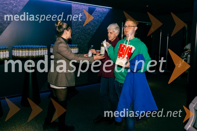 Ladies night, Belo se pere na devetdeset