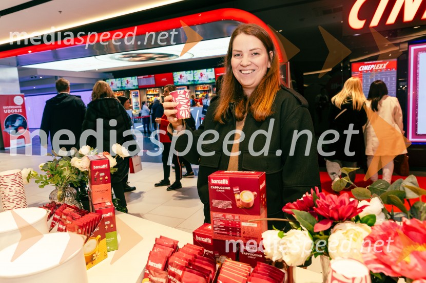 Ladies night, Belo se pere na devetdeset