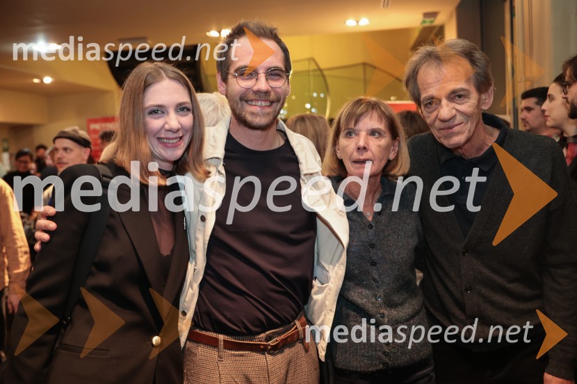  Eva Jesenovec, igralka;  Matic Maco Lukšič, igralec;  ... ;  ... Izginjanje, premiera drame Mestnega gledališča Ljubljana