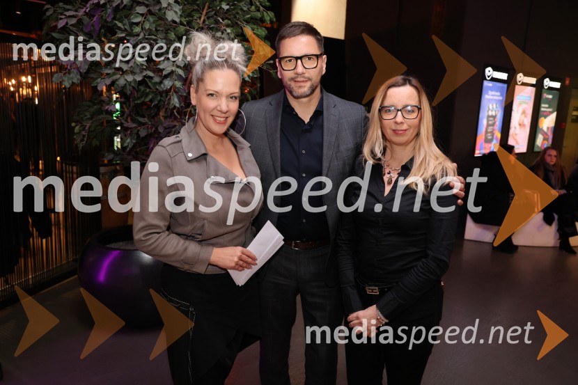  Mateja Naberšnik, maskerka;  Stipe Jerić, direktor Maribox;  Ksenija Arzenšek, pomočnica direktorja MARIBOXBelo se pere na 90, premiera Maribox