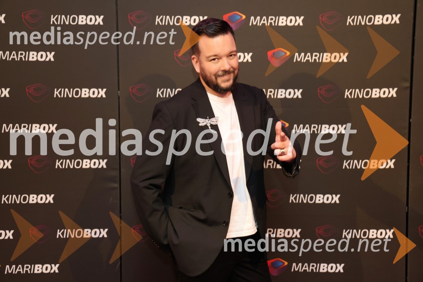  Denis Bende Živčec, novinar, VečerBelo se pere na 90, premiera Maribox