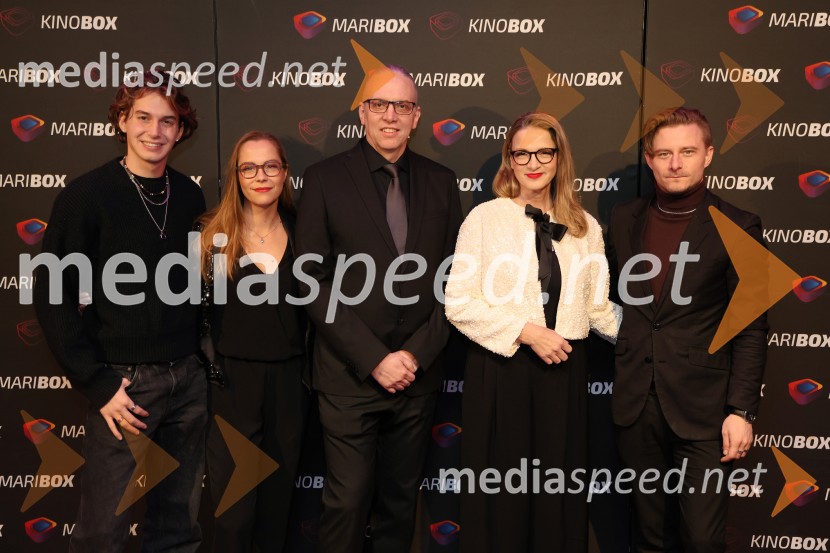  Žiga Šorli, igralec;  Lea Cok, igralka;  Marko  Naberšnik, režiser in scenarist;  Bronja Žakelj, pisateljica;  Jure Rajšp, igralecBelo se pere na 90, premiera Maribox