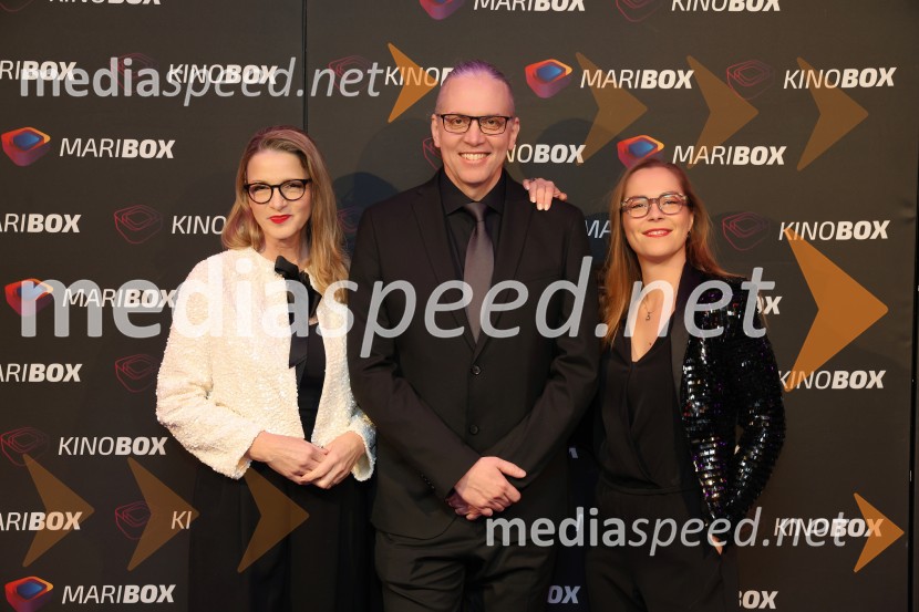  Bronja Žakelj, pisateljica;  Marko  Naberšnik, režiser in scenarist;  Lea Cok, igralkaBelo se pere na 90, premiera Maribox