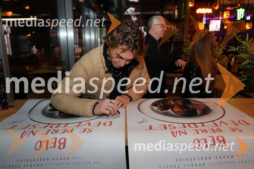  Žiga Šorli, igralec;  Marko  Naberšnik, režiser in scenaristBelo se pere na 90, premiera Maribox