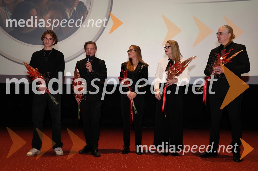  Žiga Šorli, igralec;  Jure Rajšp, igralec;  Lea Cok, igralka;  Bronja Žakelj, pisateljica;  Marko  Naberšnik, režiser in scenaristBelo se pere na 90, premiera Maribox