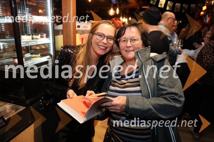  Lea Cok, igralka;  ... Belo se pere na 90, premiera Maribox