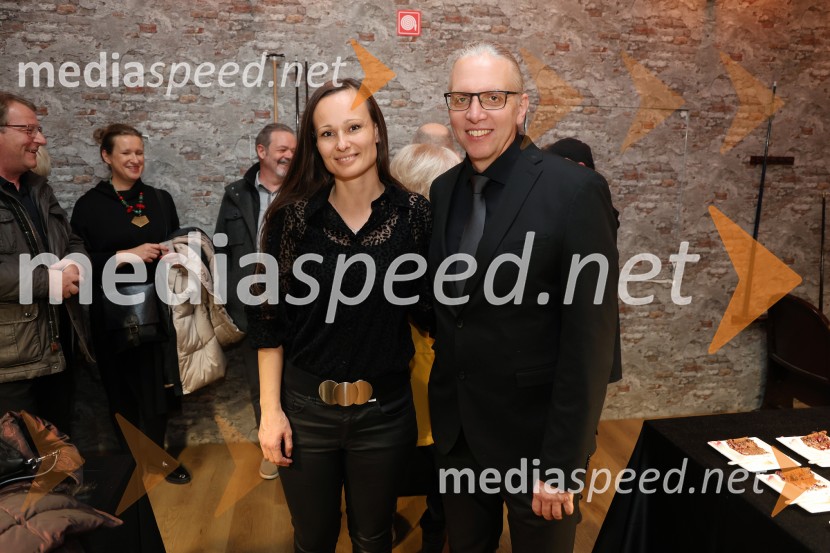  Tatjana Maguša;  Marko  Naberšnik, režiser in scenaristBelo se pere na 90, premiera Maribox