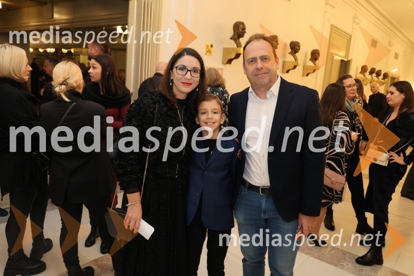  Emilija Stojmenova Duh, ministrica za digitalno preobrazbo;  ... ; dr. Andrej DuhGospa ministrica, klasična komedija SNG Maribor