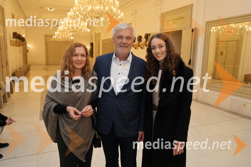  Damjana Meško Kuster;  Milan Kuster, I-vent d.o.o.;  ... Gospa ministrica, klasična komedija SNG Maribor