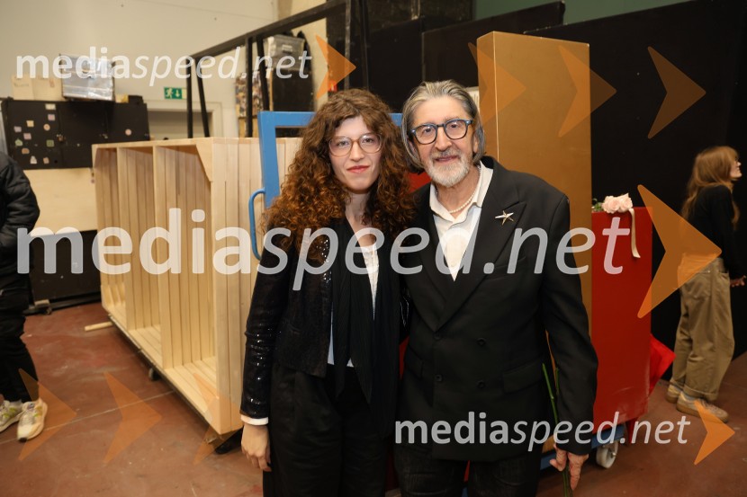  Lara  Kulaš, asistentka kostumografa;  Leo Kulaš, kostumografGospa ministrica, klasična komedija SNG Maribor