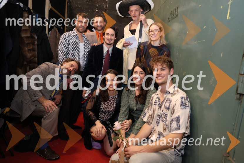  Gorazd Žilavec, igralec;  Kristijan Ostanek, igralec;  Viktor Hrvatin Meglič, igralec;  Gaja Filač, igralka;  Žan Koprivnik, igralec;  Davor Herga, igralec;  Minca Lorenci, igralka;  Julija Klavžar, igralka;  Miha  MirGospa ministrica, klasična komedija SNG Maribor