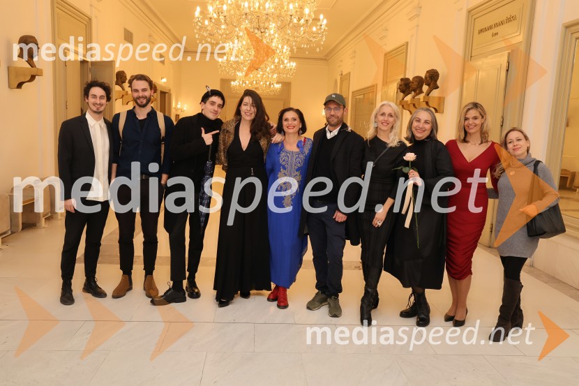  Žan Koprivnik, igralec;  Blaž Dolenc, igralec;  Petja Labović, igralec;  Minca Lorenci, igralka;  Mirjana Šajinović, igralka;  Kristjan  Ostanek, igralec;  ... ;  ... ;  ... ;  ... Gospa ministrica, klasična komedija SNG Maribor