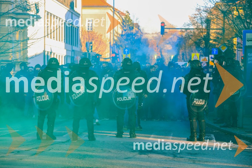 Derbi v Ljudskem vrtu: Maribor in Olimpija brez zmagovalca pred 9.000 navijači