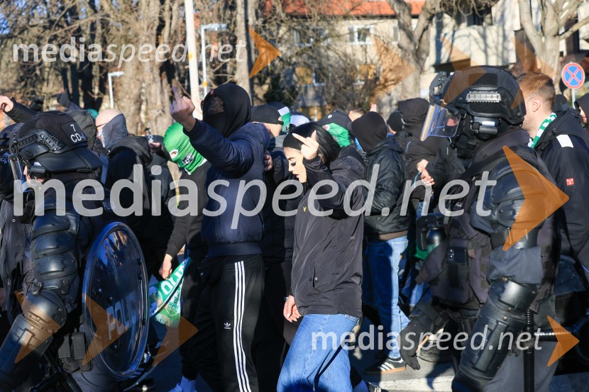 Navijaška skupina Green Dragons.Derbi v Ljudskem vrtu: Maribor in Olimpija brez zmagovalca pred 9.000 navijači