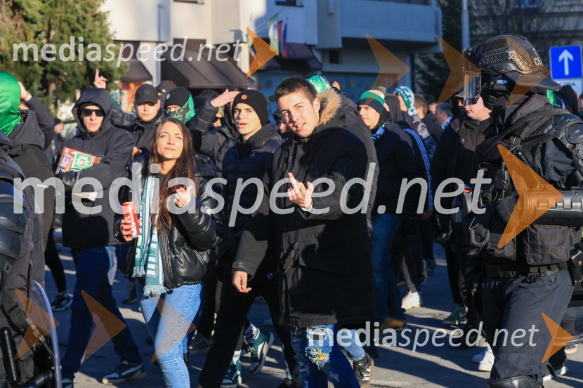 Navijaška skupina Green Dragons.Derbi v Ljudskem vrtu: Maribor in Olimpija brez zmagovalca pred 9.000 navijači