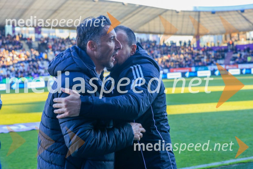Pozdrav trenerja nk Olimpije In nadomestnega trenerja Maribora.Derbi v Ljudskem vrtu: Maribor in Olimpija brez zmagovalca pred 9.000 navijači