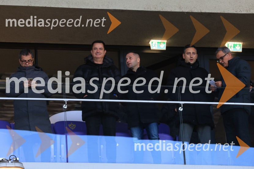 Derbi v Ljudskem vrtu: Maribor in Olimpija brez zmagovalca pred 9.000 navijači