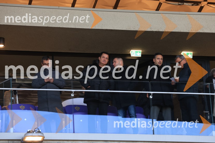 Derbi v Ljudskem vrtu: Maribor in Olimpija brez zmagovalca pred 9.000 navijači