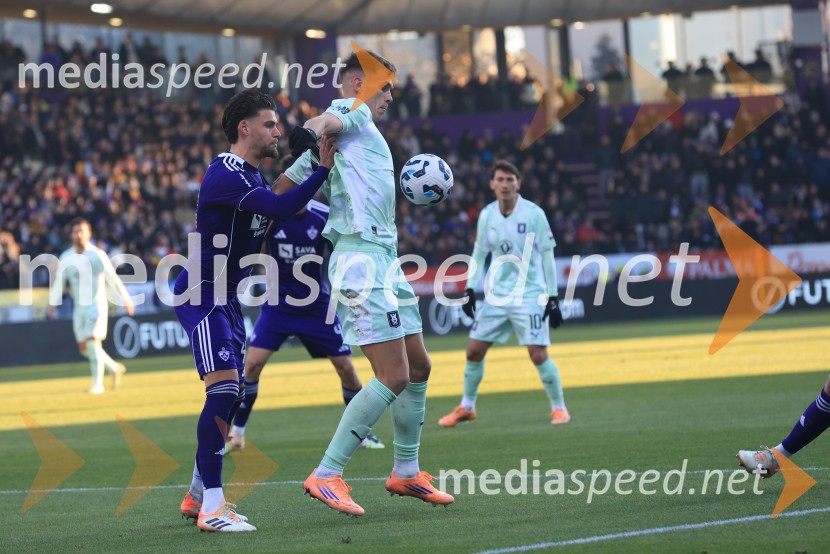 Potek tekme.Derbi v Ljudskem vrtu: Maribor in Olimpija brez zmagovalca pred 9.000 navijači