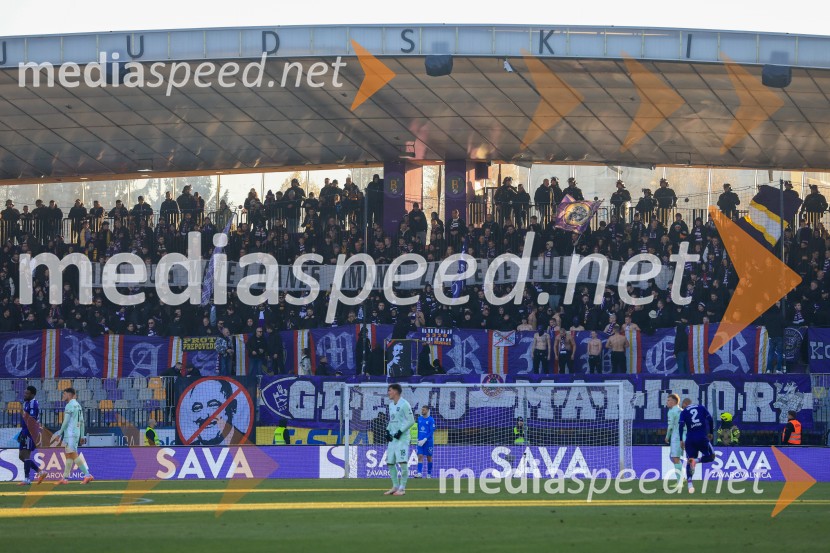 Sporočilo navijaške skupine Viole.Derbi v Ljudskem vrtu: Maribor in Olimpija brez zmagovalca pred 9.000 navijači