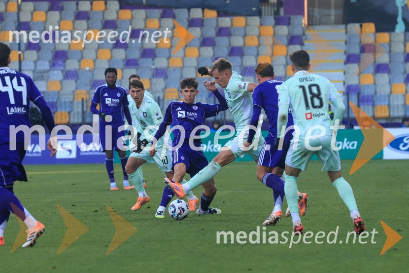 Derbi v Ljudskem vrtu: Maribor in Olimpija brez zmagovalca pred 9.000 navijači