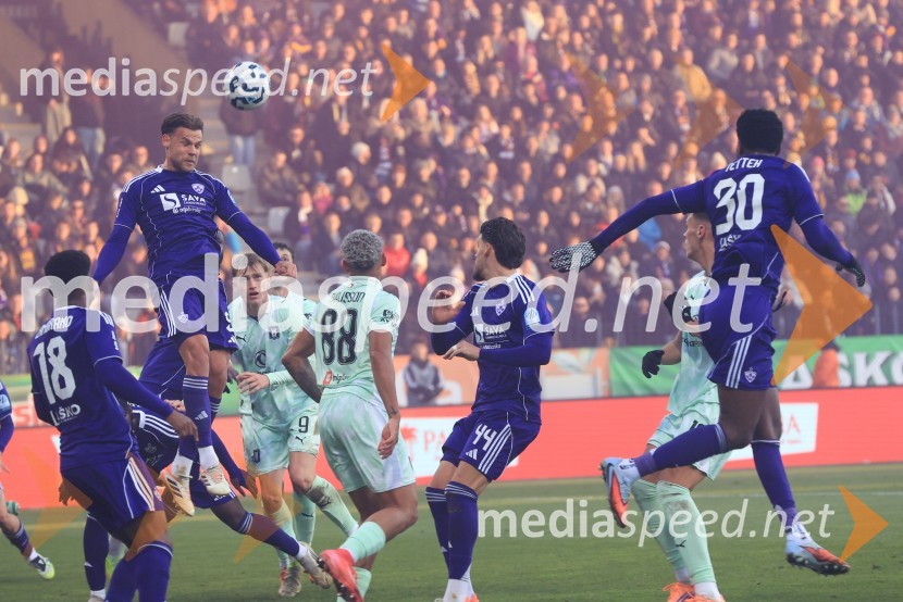 Derbi v Ljudskem vrtu: Maribor in Olimpija brez zmagovalca pred 9.000 navijači