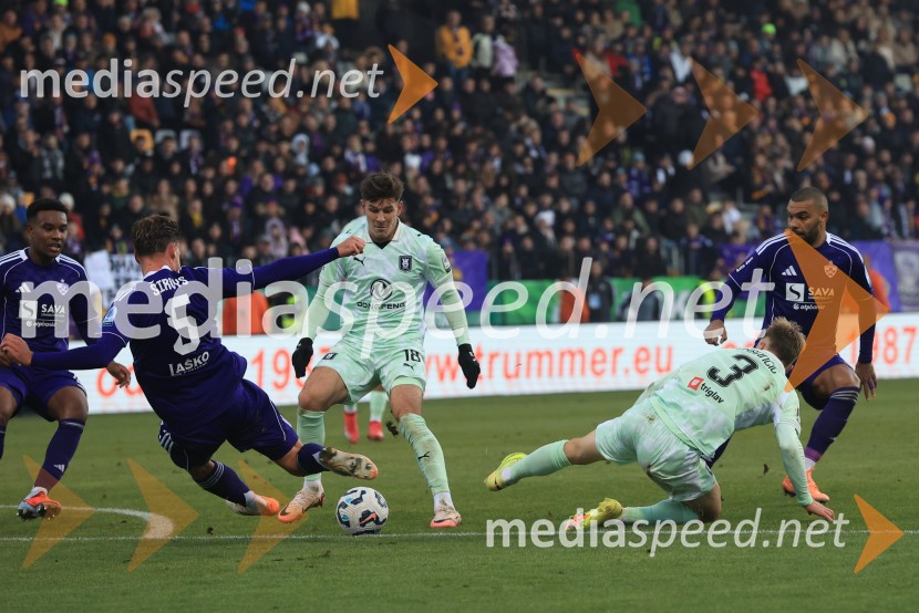 Derbi v Ljudskem vrtu: Maribor in Olimpija brez zmagovalca pred 9.000 navijači