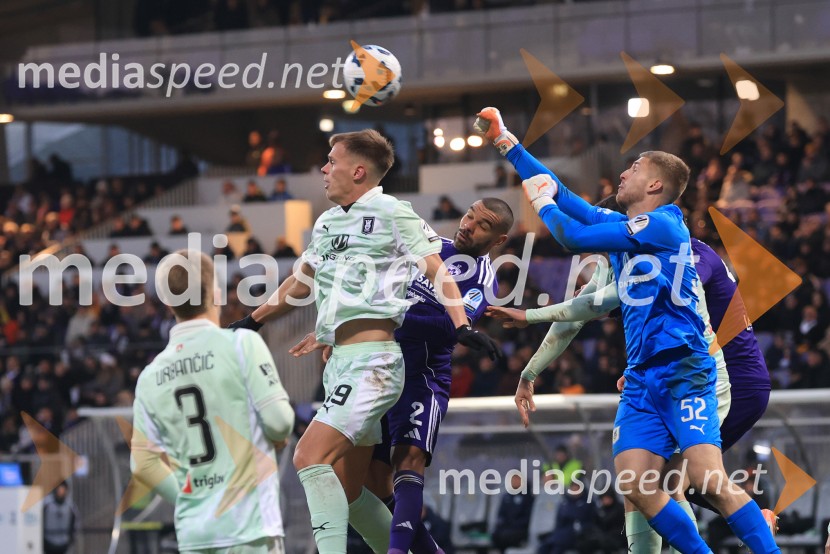 Derbi v Ljudskem vrtu: Maribor in Olimpija brez zmagovalca pred 9.000 navijači