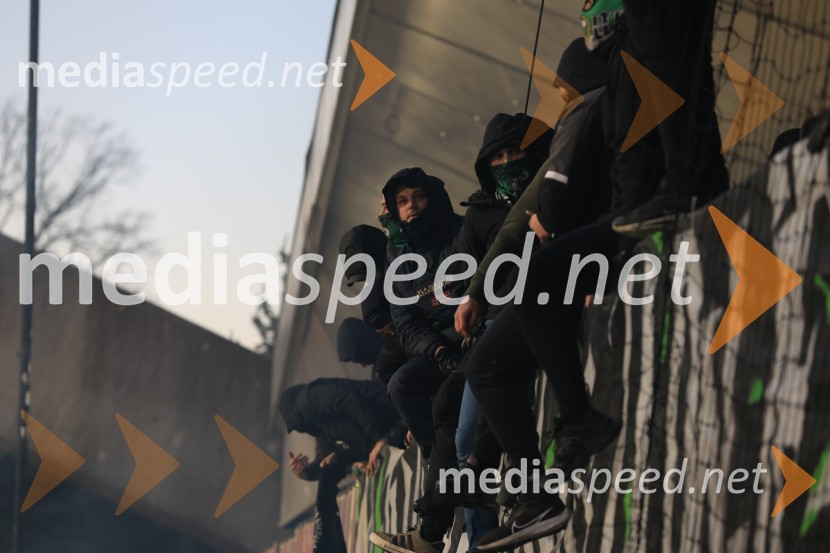 Derbi v Ljudskem vrtu: Maribor in Olimpija brez zmagovalca pred 9.000 navijači