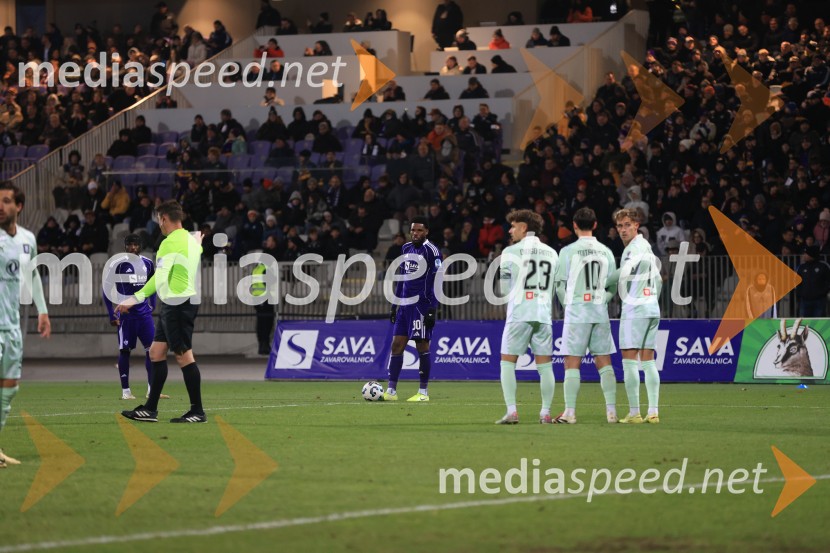 Derbi v Ljudskem vrtu: Maribor in Olimpija brez zmagovalca pred 9.000 navijači