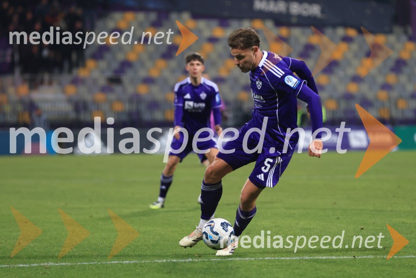 Derbi v Ljudskem vrtu: Maribor in Olimpija brez zmagovalca pred 9.000 navijači