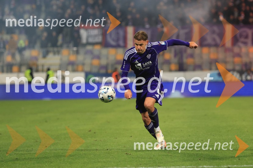 Derbi v Ljudskem vrtu: Maribor in Olimpija brez zmagovalca pred 9.000 navijači