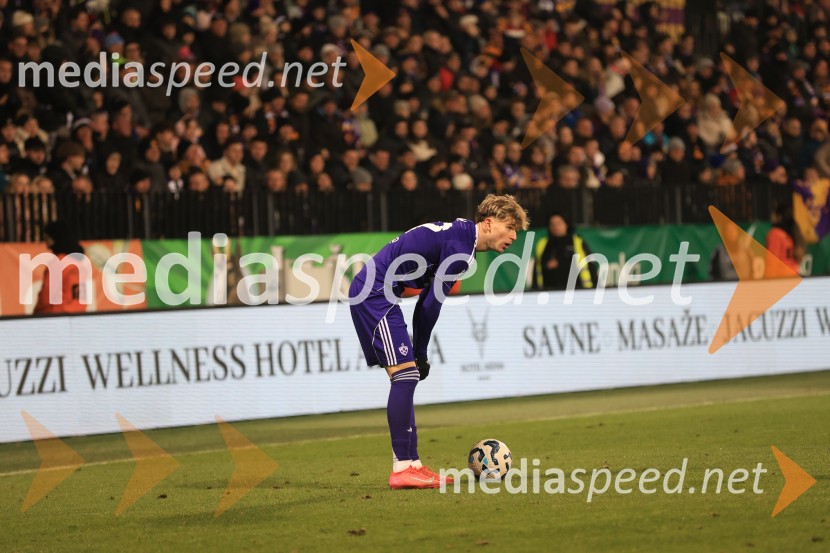 Derbi v Ljudskem vrtu: Maribor in Olimpija brez zmagovalca pred 9.000 navijači