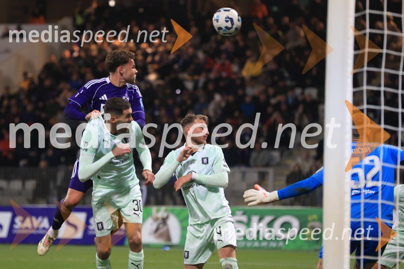 Derbi v Ljudskem vrtu: Maribor in Olimpija brez zmagovalca pred 9.000 navijači