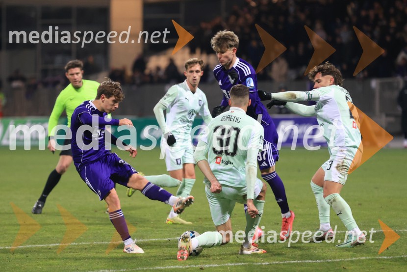 Derbi v Ljudskem vrtu: Maribor in Olimpija brez zmagovalca pred 9.000 navijači