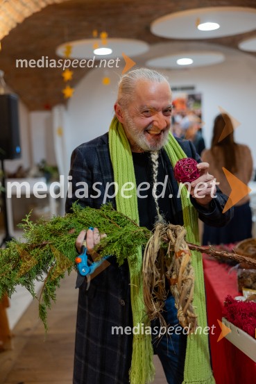 Pletenje adventnih venčkov za božični semenj Waldorfske šole Ljubljana