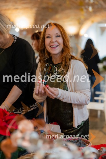 Pletenje adventnih venčkov za božični semenj Waldorfske šole Ljubljana