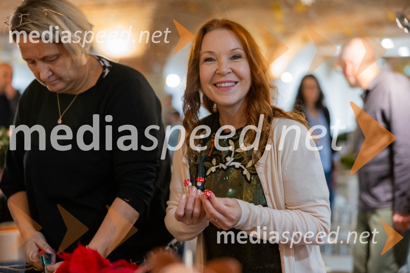 Pletenje adventnih venčkov za božični semenj Waldorfske šole Ljubljana