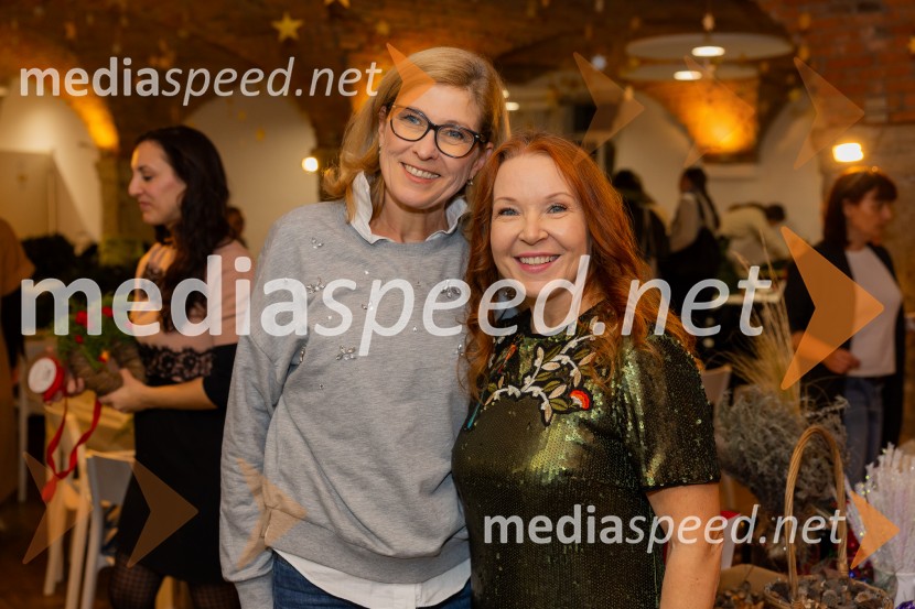 Pletenje adventnih venčkov za božični semenj Waldorfske šole Ljubljana