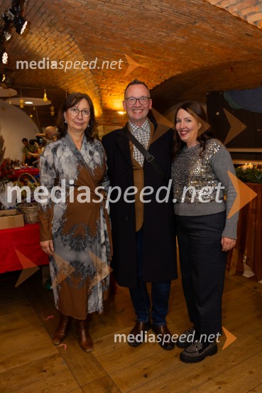 Pletenje adventnih venčkov za božični semenj Waldorfske šole Ljubljana