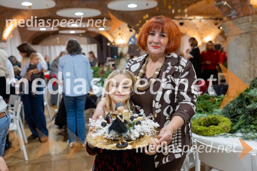 Pletenje adventnih venčkov za božični semenj Waldorfske šole Ljubljana