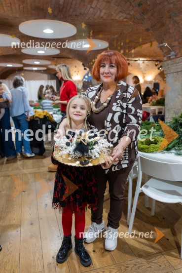 Pletenje adventnih venčkov za božični semenj Waldorfske šole Ljubljana